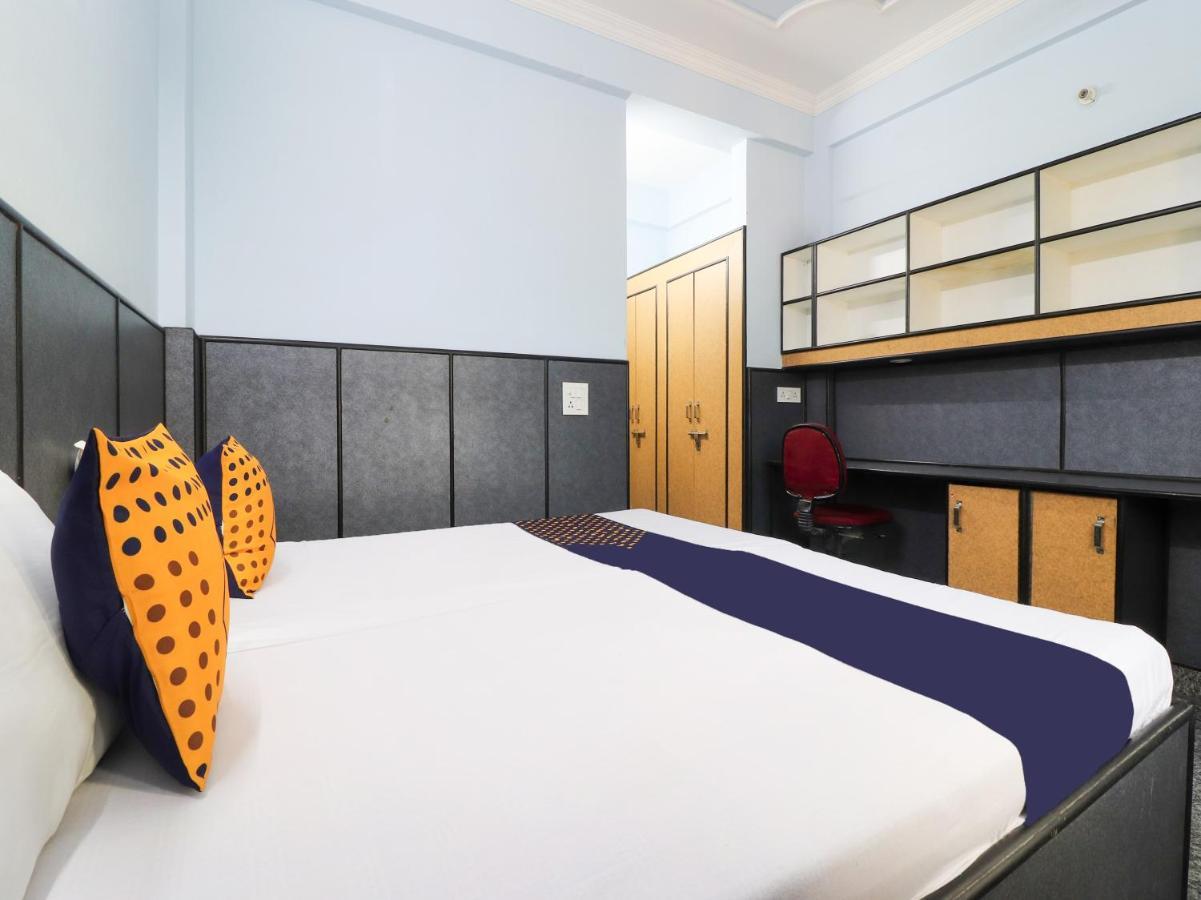 Spot On 82236 Aryan Home Stay Jhājra Eksteriør billede
