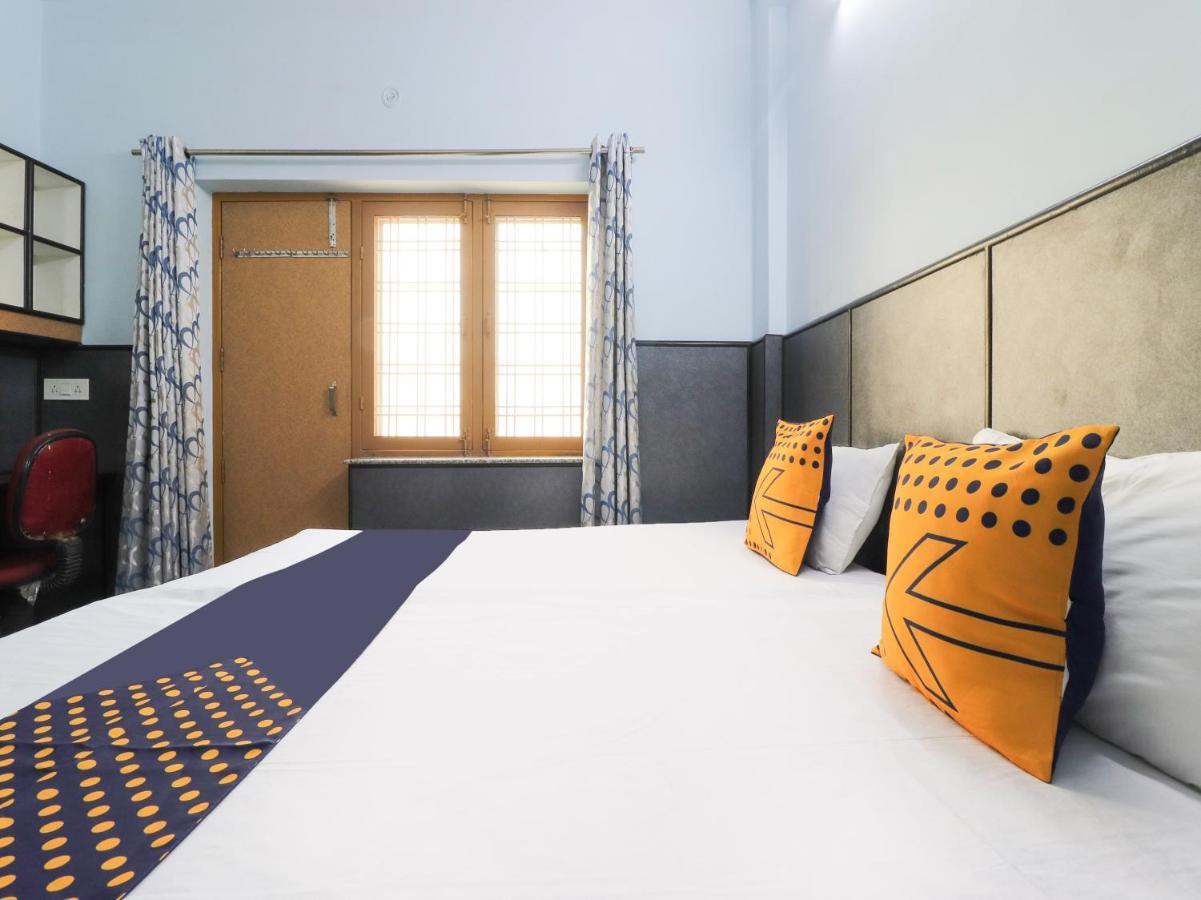 Spot On 82236 Aryan Home Stay Jhājra Eksteriør billede