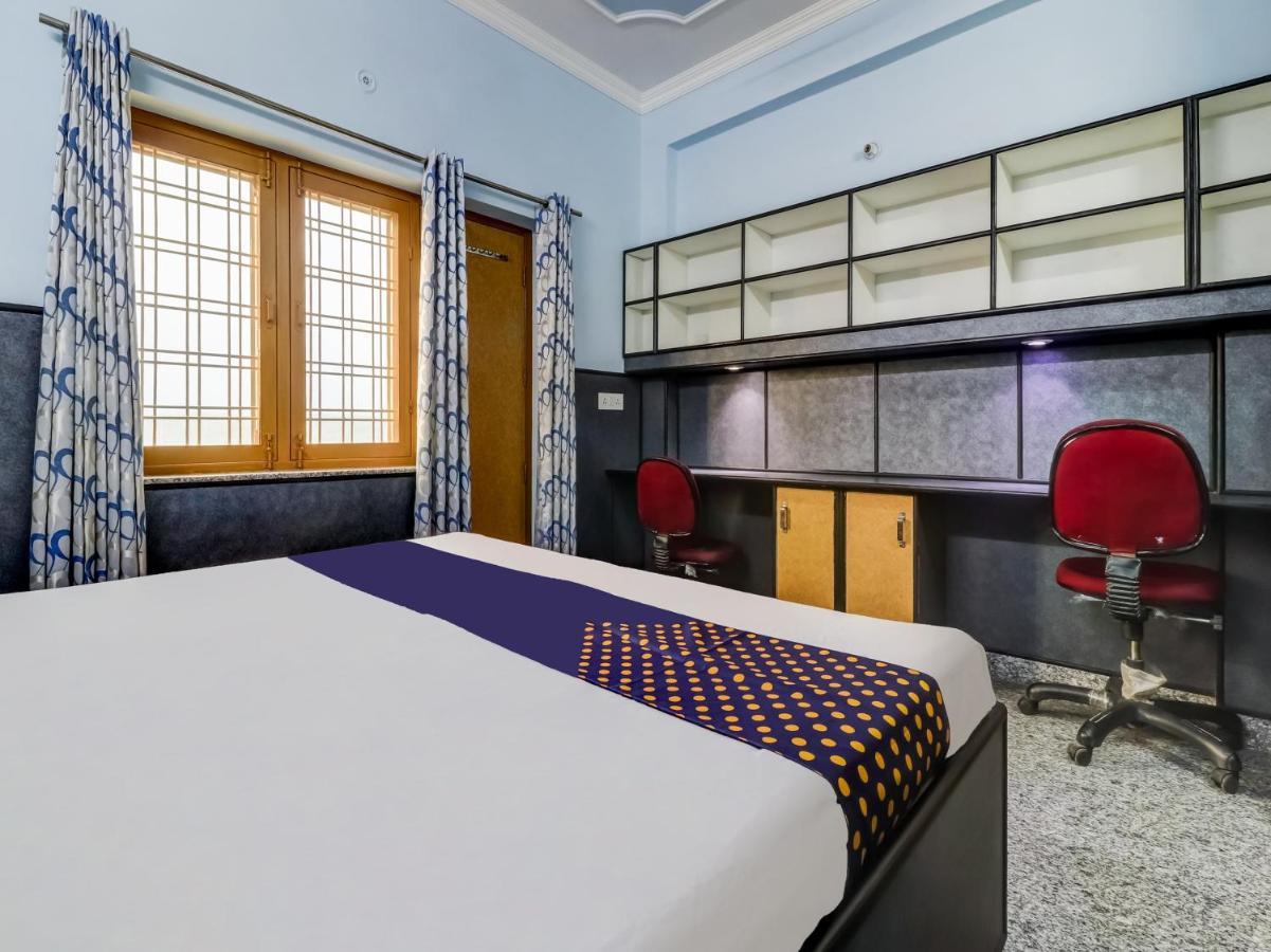 Spot On 82236 Aryan Home Stay Jhājra Eksteriør billede