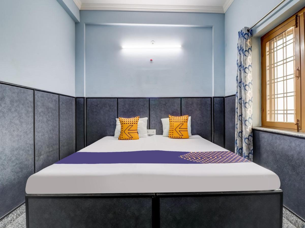 Spot On 82236 Aryan Home Stay Jhājra Eksteriør billede