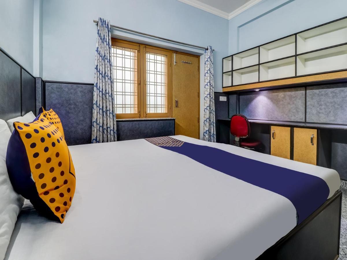 Spot On 82236 Aryan Home Stay Jhājra Eksteriør billede